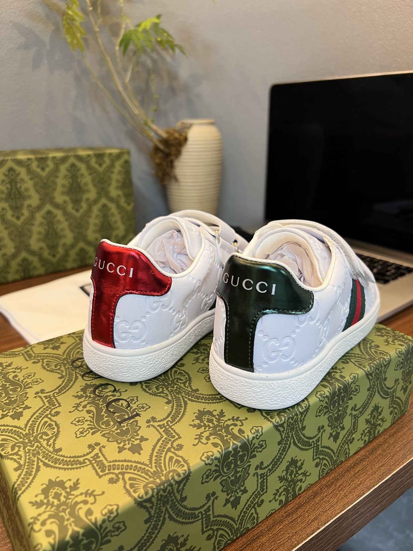 Children's shoes child